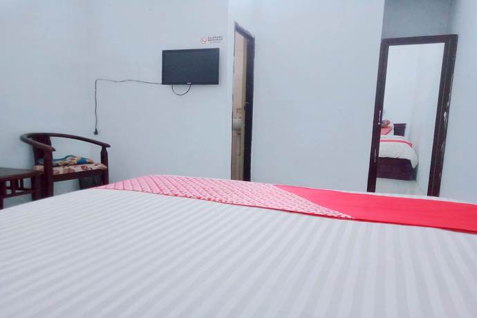Imagen de la habitación del Hotel OYO 752 Abz Guest House Syariah. Foto 4