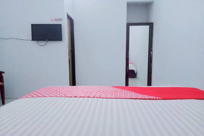 Imagen de la habitación del Hotel OYO 752 Abz Guest House Syariah. Foto 9