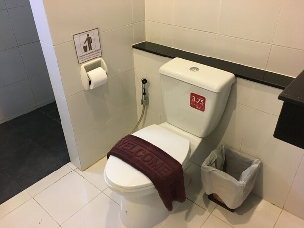 Imagen de la habitación del Hotel OYO 75315 Baan Chongfa Resort. Foto 15