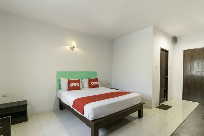 Imagen de la habitación del Hotel OYO 75392 Phachuen Resort. Foto 17