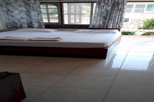 Imagen de la habitación del Hotel OYO 75484 My Home Guesthouse. Foto 17