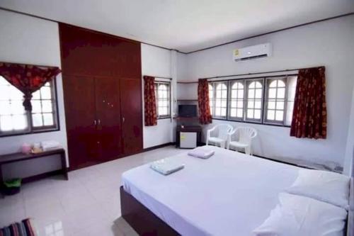 Imagen de la habitación del Hotel OYO 75484 My Home Guesthouse. Foto 19