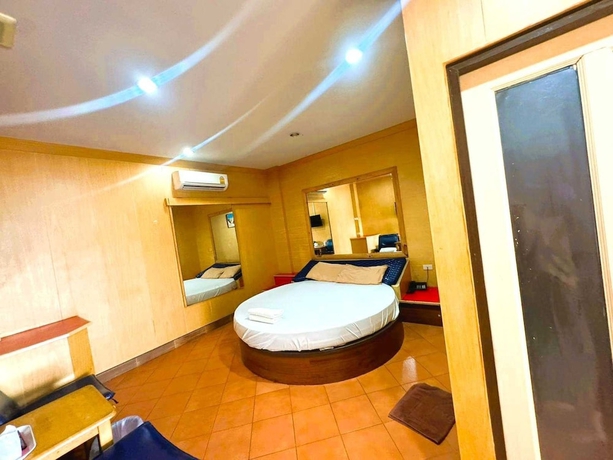 Imagen de la habitación del Hotel OYO 75583 Fut Fit Fo Fai Inn. Foto 4