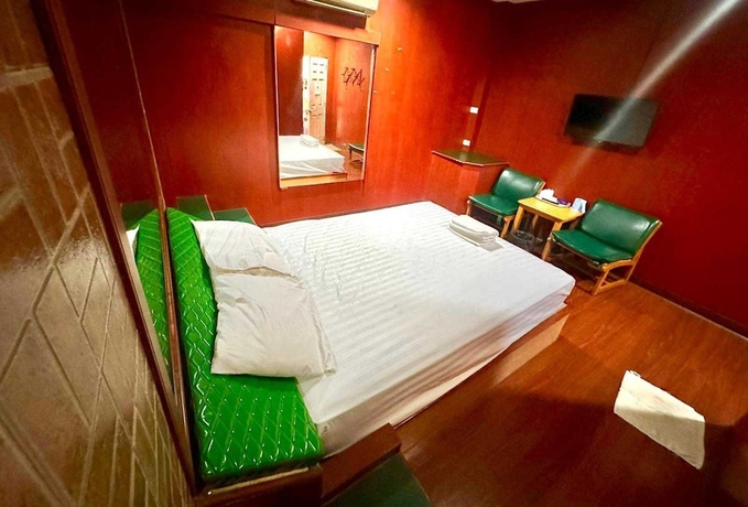 Imagen de la habitación del Hotel OYO 75583 Fut Fit Fo Fai Inn. Foto 7
