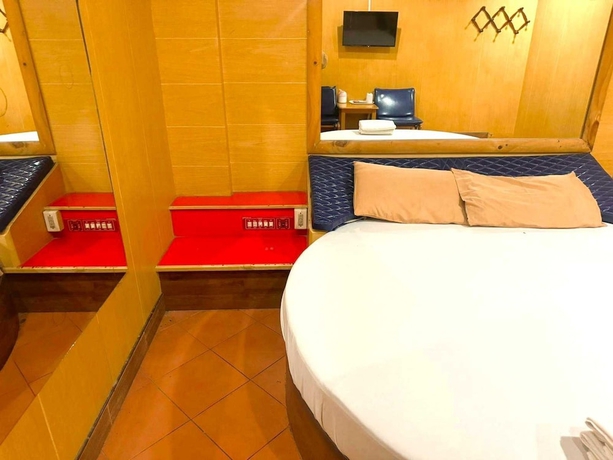 Imagen de la habitación del Hotel OYO 75583 Fut Fit Fo Fai Inn. Foto 9