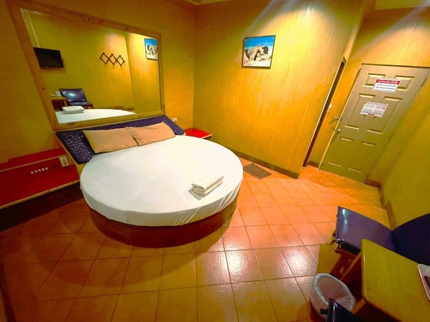 Imagen de la habitación del Hotel OYO 75583 Fut Fit Fo Fai Inn. Foto 12
