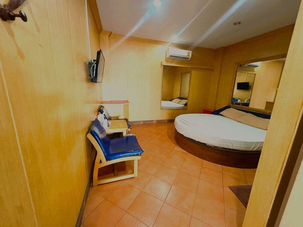 Imagen de la habitación del Hotel OYO 75583 Fut Fit Fo Fai Inn. Foto 14