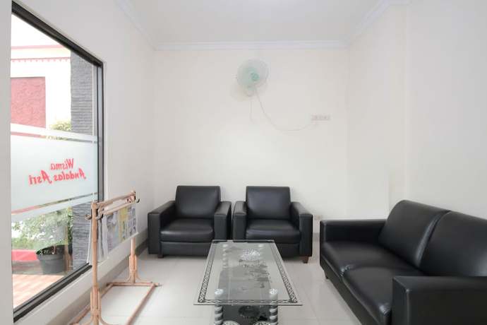 Imagen de los interiores del Hotel OYO 765 Wisma Andalas Asri Syariah. Foto 19