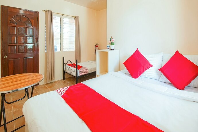 Imagen general del Hotel OYO 770 J5 Guest House and Restobar. Foto 3