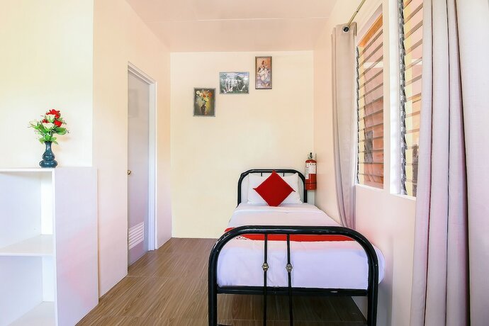 Imagen general del Hotel OYO 770 J5 Guest House and Restobar. Foto 4