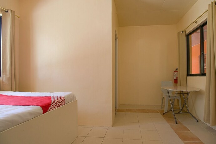 Imagen de la habitación del Hotel OYO 770 J5 Guest House and Restobar. Foto 26