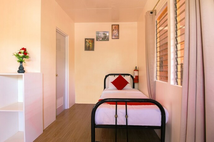 Imagen de la habitación del Hotel OYO 770 J5 Guest House and Restobar. Foto 34