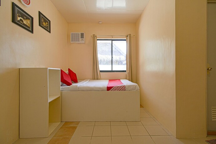 Imagen de la habitación del Hotel OYO 770 J5 Guest House and Restobar. Foto 36
