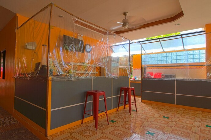 Imagen de los interiores del Hotel OYO 770 J5 Guest House and Restobar. Foto 38