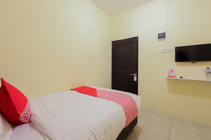 Imagen de la habitación del Hotel OYO 779 Mn One Residence Syariah Near ITC Cempaka Mas. Foto 10