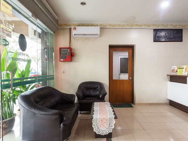 Imagen de los interiores del Hotel OYO 796 JR. Foto 19