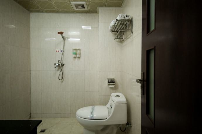 Imagen de la habitación del Hotel OYO 8027 Li Hu Business. Foto 4