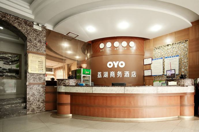 Imagen de los interiores del Hotel OYO 8027 Li Hu Business. Foto 7