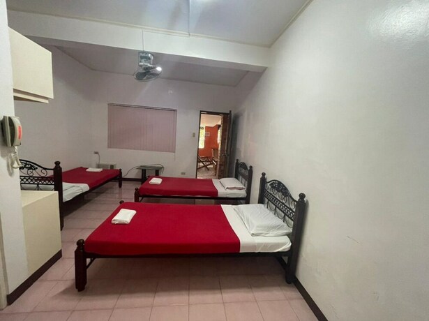 Imagen de la habitación del Hotel OYO 803 Amirsache Villa. Foto 18
