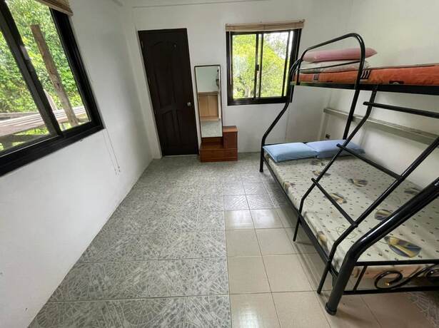 Imagen de la habitación del Hotel OYO 803 Amirsache Villa. Foto 24