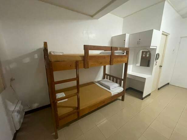 Imagen de la habitación del Hotel OYO 803 Amirsache Villa. Foto 25