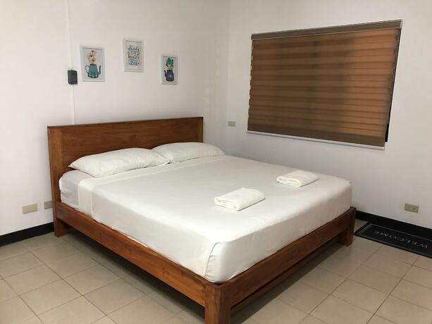 Imagen de la habitación del Hotel OYO 803 Amirsache Villa. Foto 30