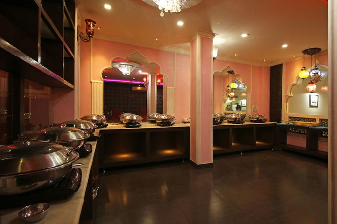 Imagen del bar/restaurante del Hotel OYO 8095 Taj Castle. Foto 4