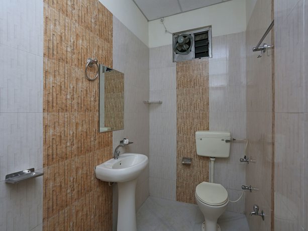 Imagen de la habitación del Hotel OYO 8391 Sanjog Resort. Foto 14