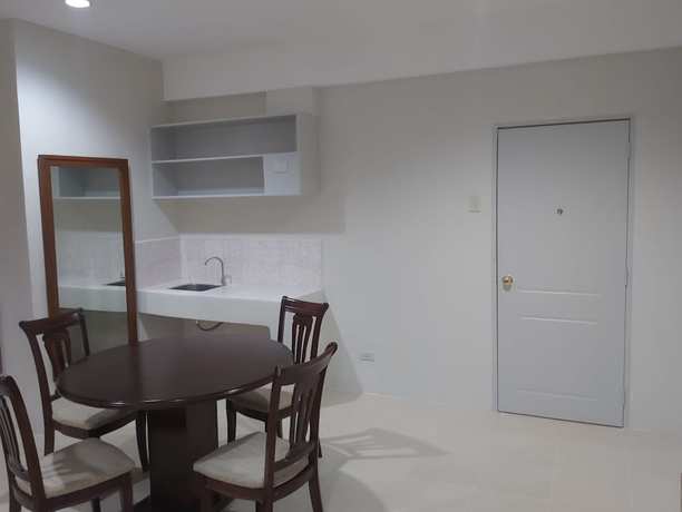 Imagen de la habitación del Hotel OYO 881 Nest Suites. Foto 13