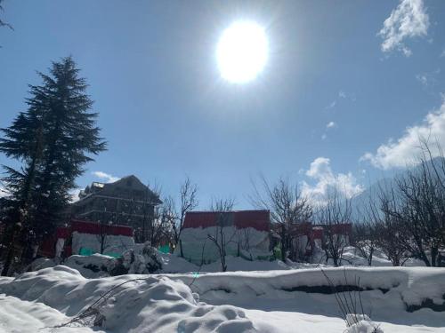 Imagen general del Hotel OYO 88688 Sky Garden Manali Cafe & Camp. Foto 1