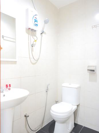 Imagen de la habitación del Hotel OYO 89373 Nobel Homestay. Foto 10