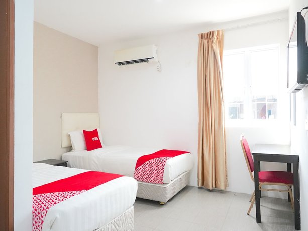 Imagen de la habitación del Hotel OYO 89373 Nobel Homestay. Foto 12