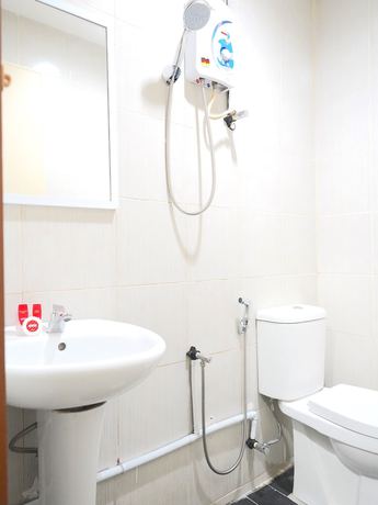 Imagen de la habitación del Hotel OYO 89373 Nobel Homestay. Foto 13