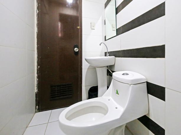 Imagen de la habitación del Hotel OYO 894 Cosmo P Campa Manila. Foto 11