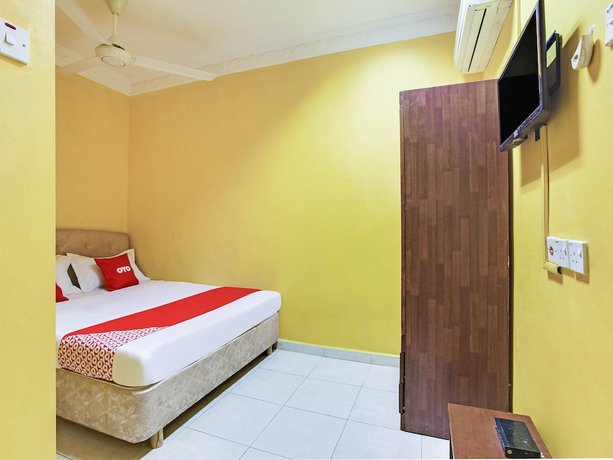 Imagen de la habitación del Hotel OYO 89406 Lucky Budget. Foto 3