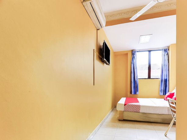 Imagen de la habitación del Hotel OYO 89406 Lucky Budget. Foto 8