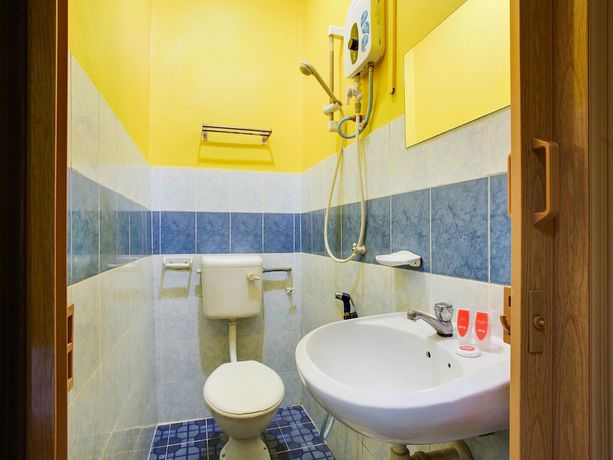 Imagen de la habitación del Hotel OYO 89406 Lucky Budget. Foto 13