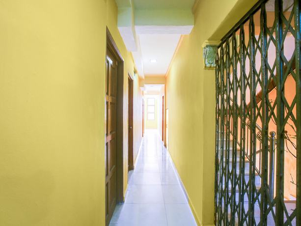 Imagen de los interiores del Hotel OYO 89406 Lucky Budget. Foto 19