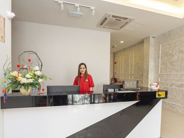 Imagen de los interiores del Hotel OYO 89423 Zenz Hotel. Foto 37