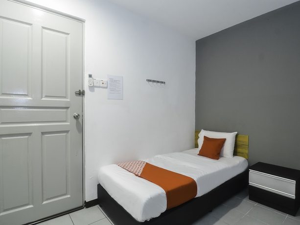 Imagen de la habitación del Hotel OYO 89465 Golden Lounge. Foto 10
