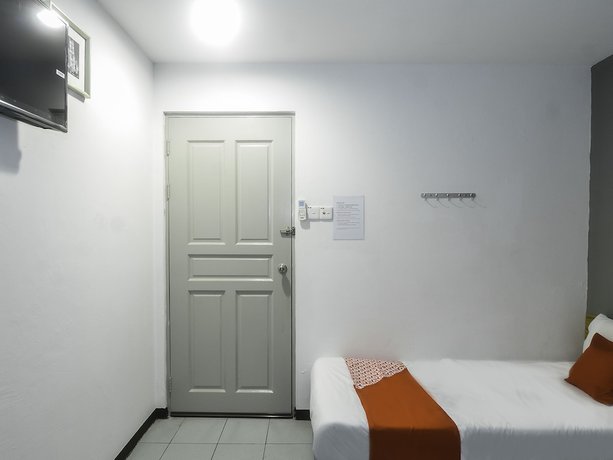 Imagen de la habitación del Hotel OYO 89465 Golden Lounge. Foto 15