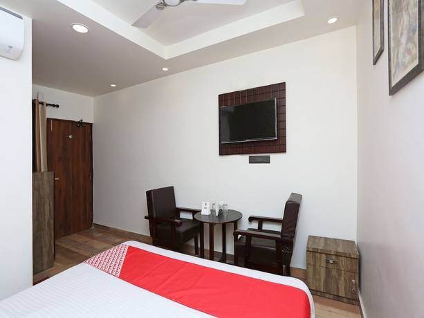 Imagen de la habitación del Hotel OYO 8961 RR Palace. Foto 8