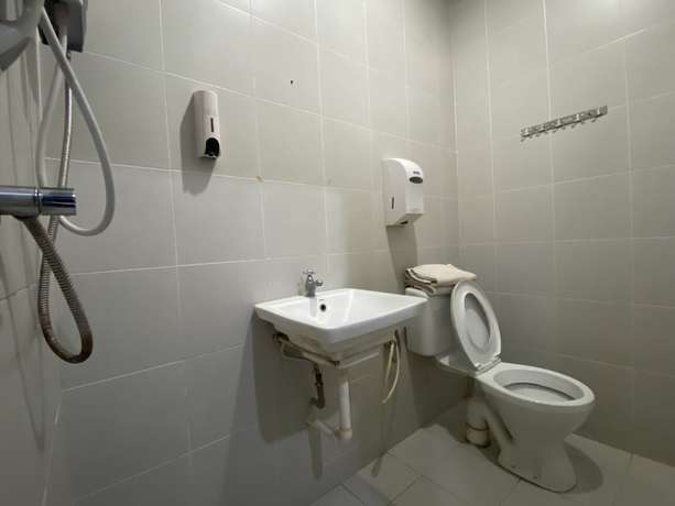Imagen de la habitación del Hotel OYO 89760 Harmoni Inn. Foto 13