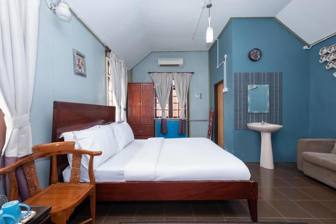 Imagen de la habitación del Hotel OYO 89873 Nurbayu Chalet. Foto 4