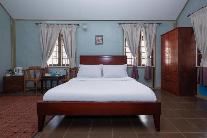 Imagen de la habitación del Hotel OYO 89873 Nurbayu Chalet. Foto 8