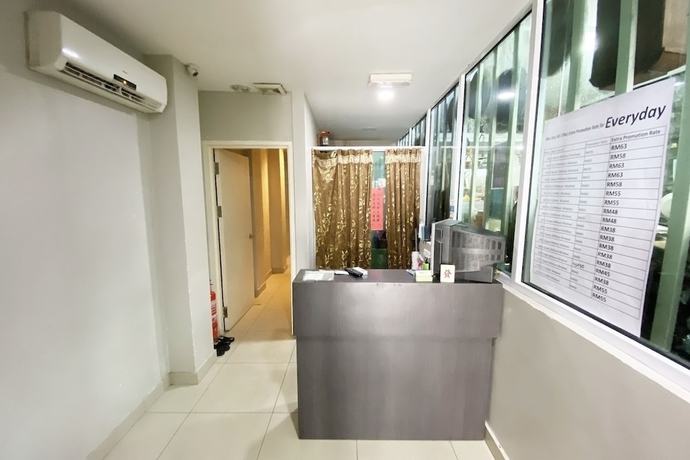 Imagen de los interiores del Hotel OYO 89885 Nice Stay Three Six Five Services. Foto 14