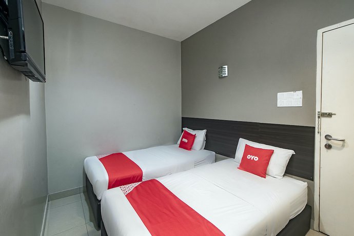 Imagen de la habitación del Hotel OYO 89885 Nice Stay Three Six Five Services. Foto 11