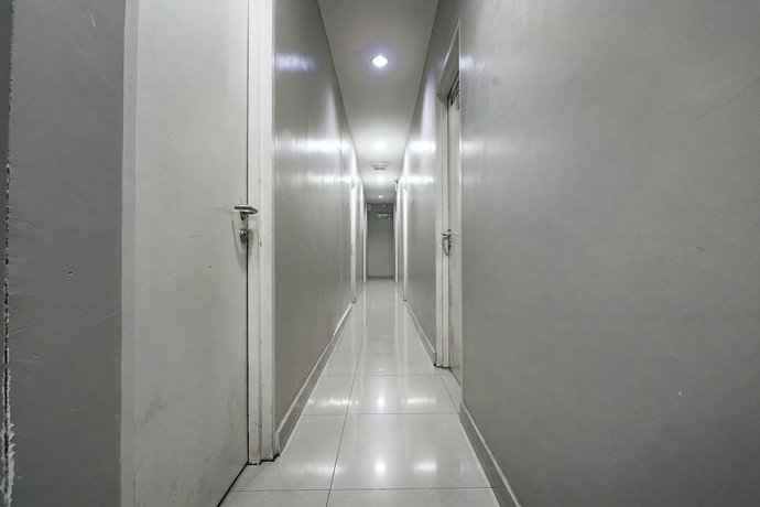 Imagen de los interiores del Hotel OYO 89885 Nice Stay Three Six Five Services. Foto 19