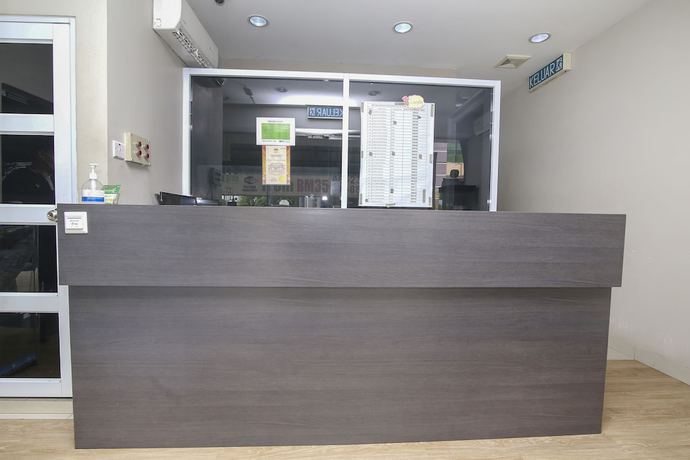 Imagen de los interiores del Hotel OYO 89959 Nice Stay Three Six Five Services. Foto 17