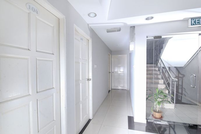 Imagen de los interiores del Hotel OYO 89959 Nice Stay Three Six Five Services. Foto 18